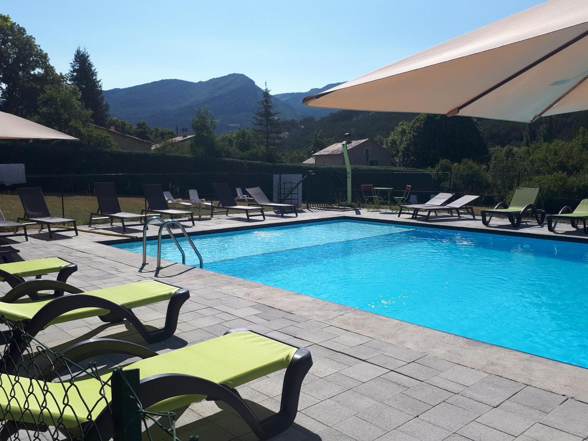Logis Hotel Le Ceans Orpierre Exteriör bild